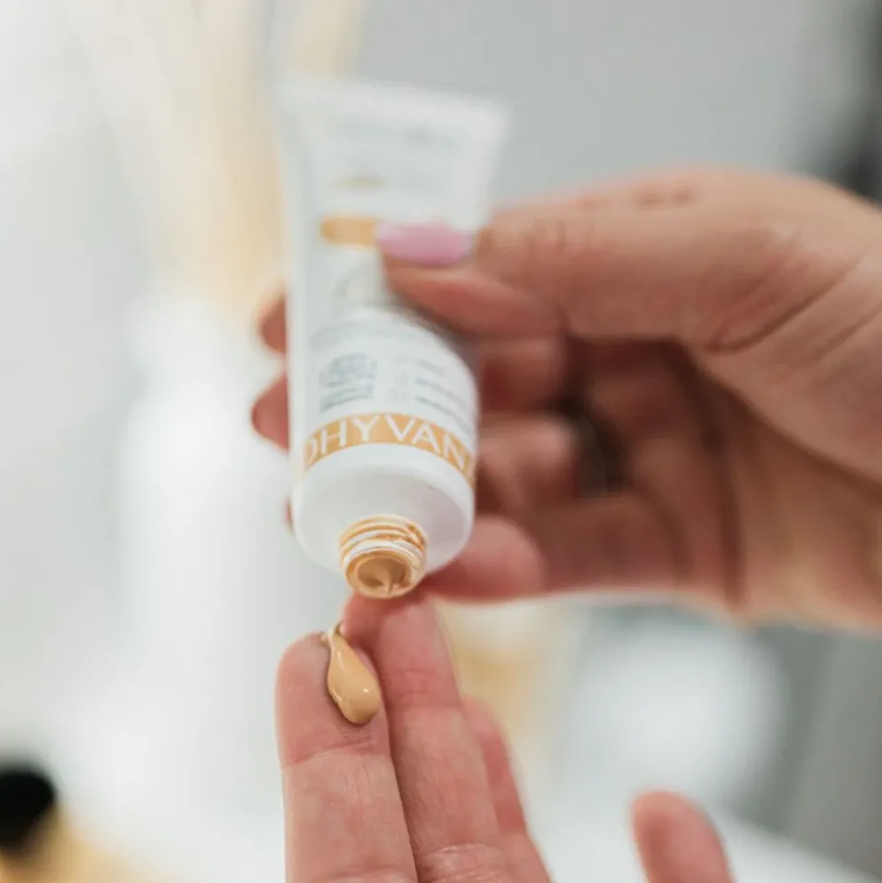 CC-voide Dhyvana SPF30 sävytetty aurinkovoide, 2 sävyä