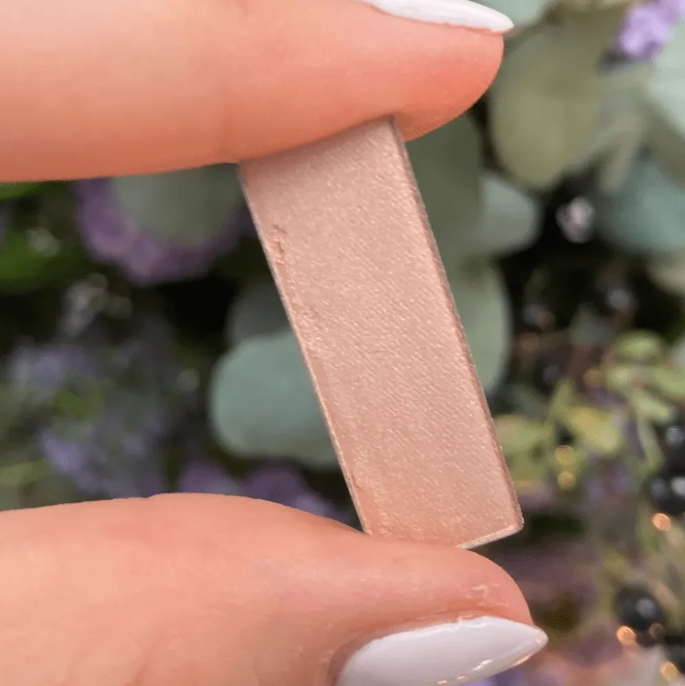 Nude luomiväri Zao Pearly 121 Pearly Ivory