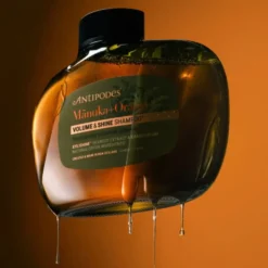 Tuuheuttava shampoo Antipodes Mānuka + Orange Volume & Shine